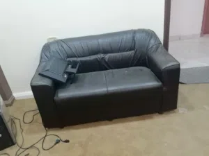 اثاث مكتب وطاولة وكرسي