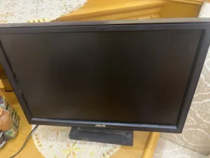 شاشة كمبيوتر بحاله جيده جدا