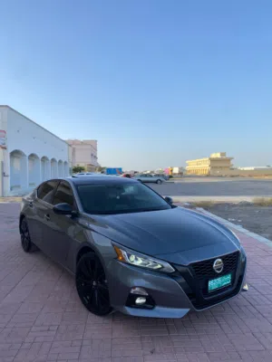 نيسان التيما موديل 2022 فئه SR (ميد نايت)(كلين تايتل)