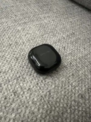 سماعات Galaxy Buds Live بحالة الوكالة
