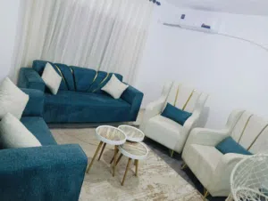 كنب استخدام عرسان ولا في اي شي جديد وتفصيل كلفني 600بدي ابيعو مع الطاولات 300