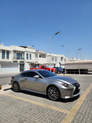 سيارة لكزس RC 350