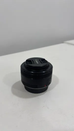 عدسة كانون EF 50mm