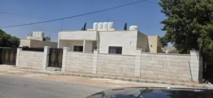 منزل للبيع في ابونصير القريه شارع واسع بنا جديد منطقه مخدومه
