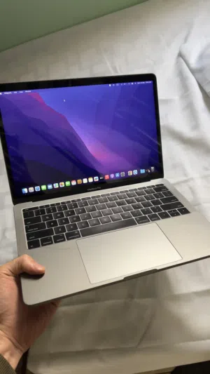 MacBook Pro 13.3 8/256 SSD (Retina) thunderbolt