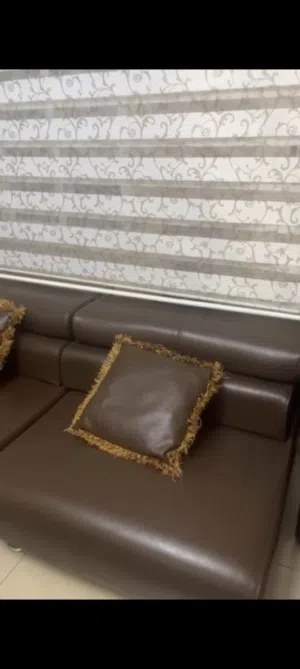 طقم كنب جلد مرتب