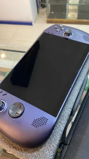 Lenovo Legion Go S شبه جديد - قوة PC Gaming بين يديك!