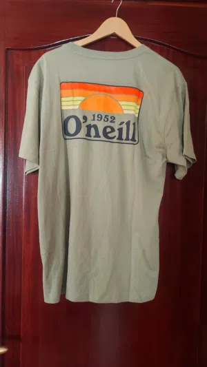 تيشرتات جديدة ماركة Oneill قطن 100% قياس لارج صناعة كمبوديا تيشرت Guess ميديوم tank top organic