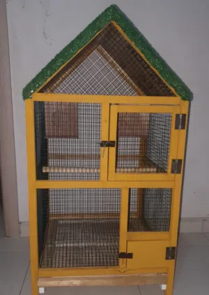 بيت عصافير غير مستخدم. Unused birdhouse