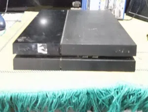 بلايستين 4 النسخه العاديه مانفتح من قبل وقابل للتفاوض دش خاص واوعدك انزلك سعر وبشي الي يرضينا كلنا