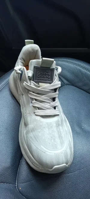 حذاء رياضي مستعمل في حالة جيدة نوعية جيدة