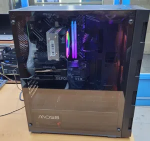 للبيع بي سي جيمنقCorei5/14Gen /16GB ram/1TB m.2 /4060 RTX 8 GB كالجديد لون أسود