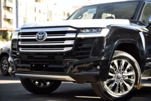 لاندكروز VX هايبرد 2025 بلون اسود ملوكي عداد زيرو