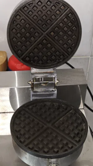 Commercial heavy duty waffle maker