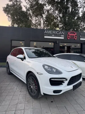 Porsche Cayenne Gts v8