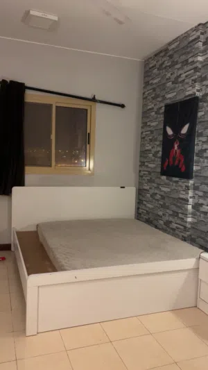 سرير مستعمل بدون مترس