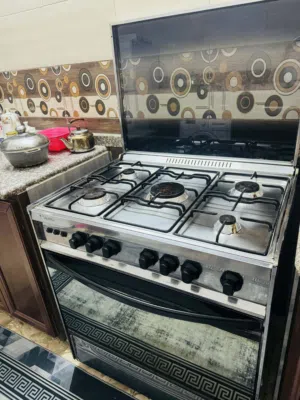 غاز يونيفيرسال خمس عيون بحاله ممتازه