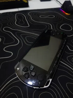 جهاز psp 3000 بحالة ممتازه 40 دينار و قابل بالبسيط