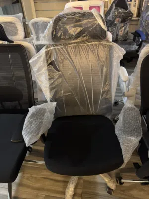 كرسي مدير - مقعد فوم مناسب للجلسات الطويلة - ودعم للظهر بشكل مستقيم - وتحكم بزاوية الظهر للكرسي