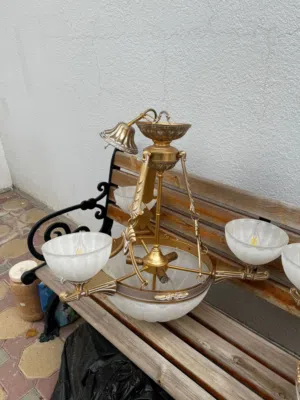 ثريات للبيع بحاله جيده وممتازه