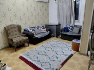 فرصه شقه للبيع بموقع مميز بالمنطقه السادسه شارع معز الدوله