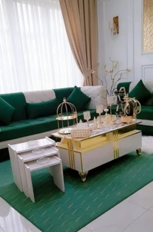 طاولة كبيرة + 3 سيرفيس