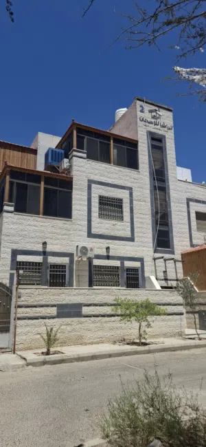شقة ارضيه قرب المستشفى والجامعة للبيع