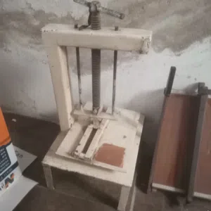 مكبس يدوي ومقص للبيع