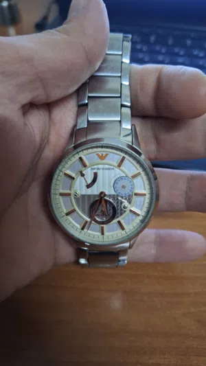 ساعه آرماني للبيع