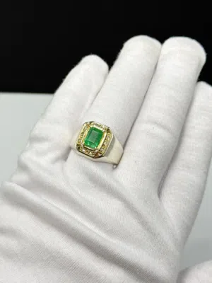 خاتم بحجر زمرد كولمبي طبيعي فخم - Luxury ring with a natural Colombian emerald stone