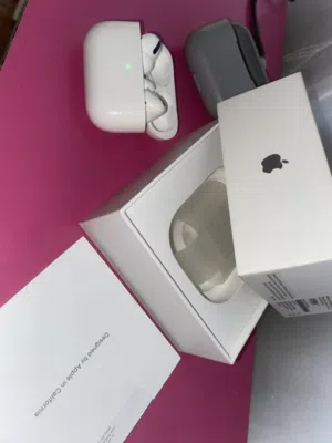 ايربودز برو Apple الاصلية بحالة جيدة مع كرتونتها