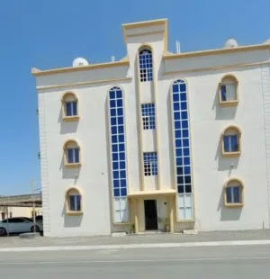 200 m2 4 Bedrooms Apartments for Rent in Al Batinah Sohar