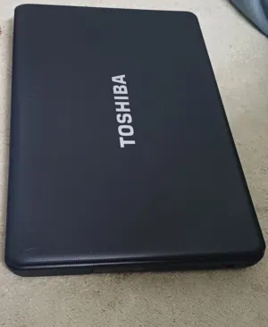لاب توب توشيبا هارد 500 راما 4 Core i3 بحالة جيدة