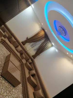 جلسه كامله مع الطاولات و السجاده و الستاره