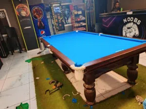 تنجيد وتغيير فرش لطاولات البلياردو بجميع المقاسات بأفضل انواع القماش المتوفر بعدة الوان بأيدي ماهره