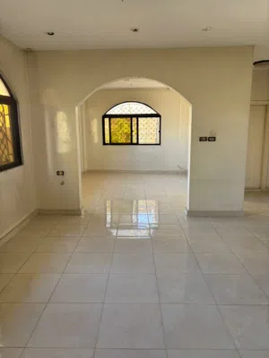 210 m2 5 Bedrooms Townhouse for Sale in Zarqa Jabal Al Ameer Hasan