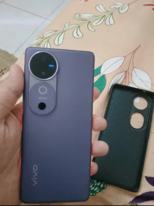 Vivo v40 للبيع او مراوس سعره 400 الجهاز بنظافه 1000000 بال 100 ذاكره 128 رام 8 + 8 دبل خط نسخة عالم