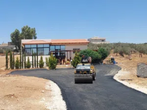 تزفيت ساحات وعزل الأسطح