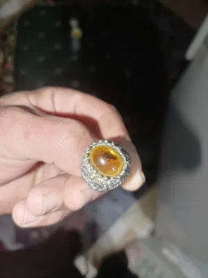 حجر عقيق داخل الحجر نمله للبيع أو للبدل على خاتم حجم كبير