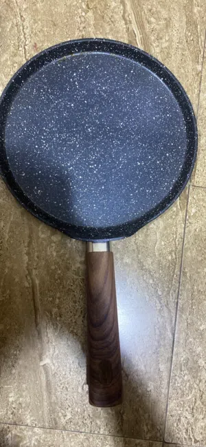 2 pizza pan 2-3 times used and spoons untouched