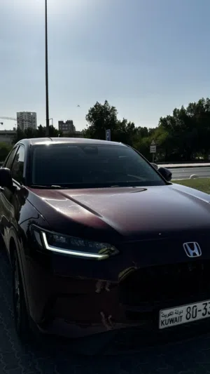 هوندا ZR-V 2023 مستعملة بحالة ممتازة، لون أحمر، دفع أوتوماتيكي، مواصفات خليجية