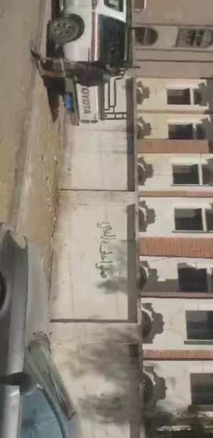 يوجد لدينا فله في ارقاء احياء الحي السياسي مكونه من دورين شارع 14وشارع مرايه 14 وجهاه 24متر حرمعماد
