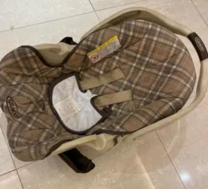 كرسي أطفال نضيف للبيع