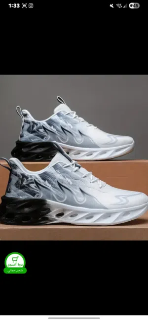 بوت رجالي رياضي، لون ابيض، اخر حبه بعرض مميز، نمره 41- لرجل بطول 25.8، خفيف وراحه عاليه لكل الانشطه