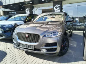 جاكوار F-PACE بحالة الوكالة قاطعة فقط 34 كيلو