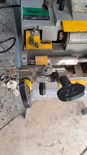 ماكنة خراطة مفاتيح صيني شغالة