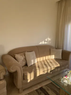 طقم كنب أمريكي مستورد  بيج - بحالة جيدة جداً - مستعمل
