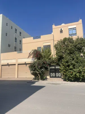 للبيع ڤلا في منطقة الشاخورة الجديدة ذات موقع مميز