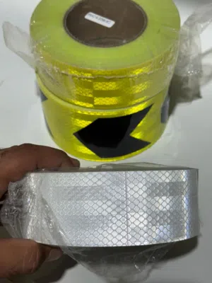 علامات التحذيرية ، العلامة المضيئة ، لماع ،انعكاس التحذيري مع سياب Warning signs, Luminous reflecti