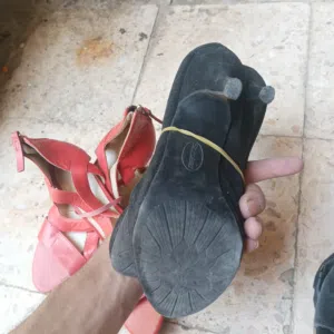 أحذية نسائية رجالي ولادي وبناتي العدد أكثر من 600حبة